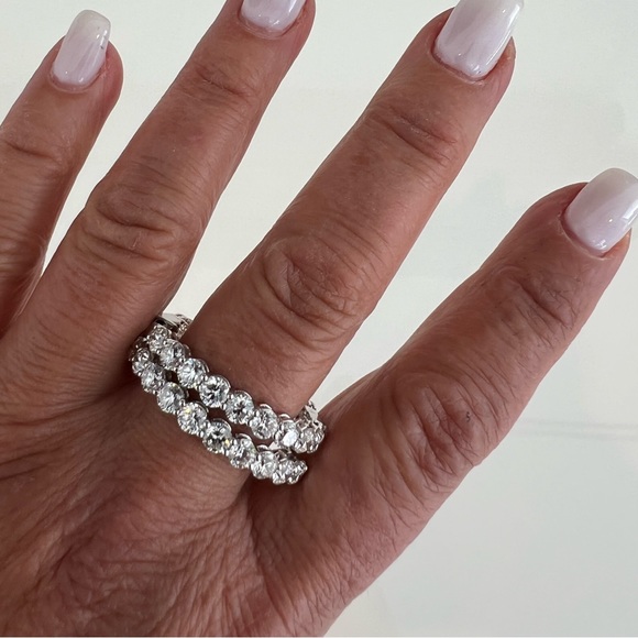 ROUND BRILLIANT DIAMOND 18KT WHITE GOLD EARRINGS - Picture 14 of 17